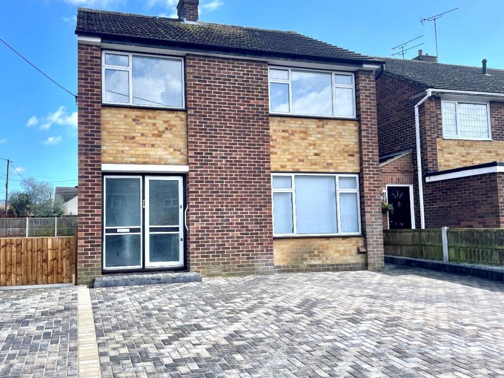 3 bed Detached for rent in Tarpots. From WilsonWood Properties Limited - Canvey Island - Sales