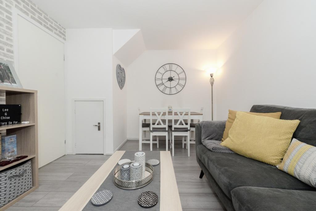1 bed Mid Terraced House for rent in Bursledon. From Leaders - Sarisbury