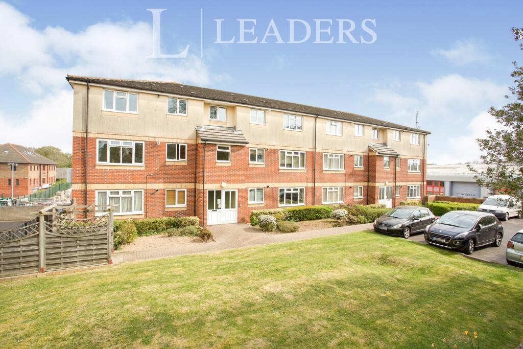 2 bed 1st Floor Flat for rent in Park Gate. From Leaders - Sarisbury