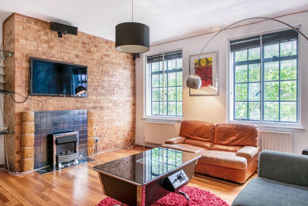 3 bed Flat for rent in London. From Oliver Burn - Clapham