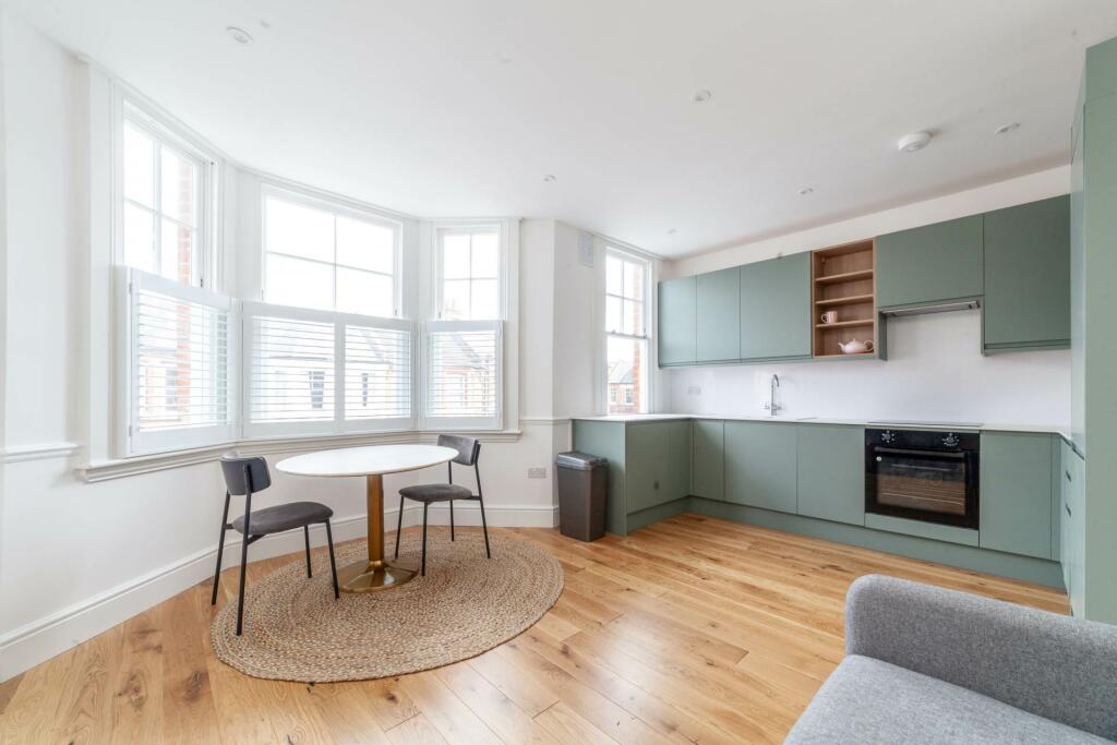2 bed Flat for rent in London. From Oliver Burn - Clapham