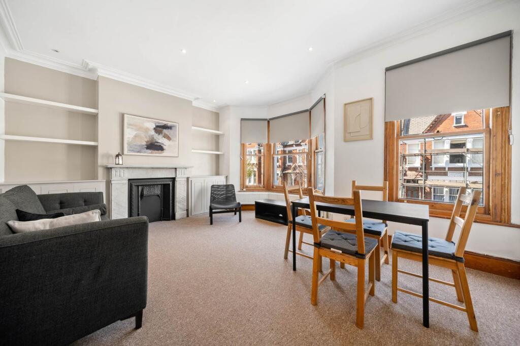 3 bed 1st Floor Flat for rent in Clapham. From Oliver Burn - Clapham