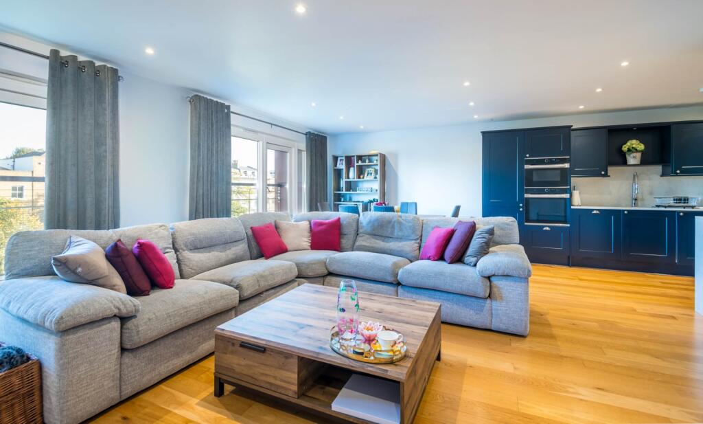 2 bed 1st Floor Flat for rent in Clapham. From Oliver Burn - Clapham 2 bed 1st Floor Flat for rent in Clapham. From Oliver Burn - Clapham