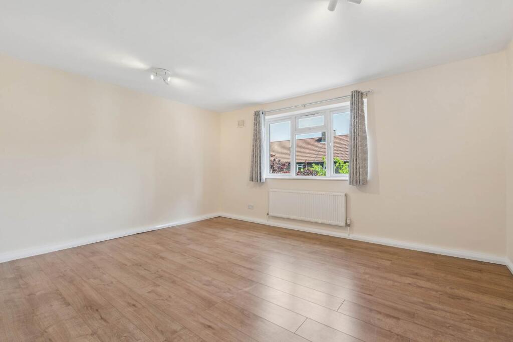 2 bed 1st Floor Flat for rent in Westminster. From Oliver Burn - Clapham