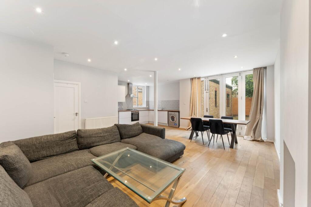 1 bed 1st Floor Flat for rent in London. From Oliver Burn - Clapham