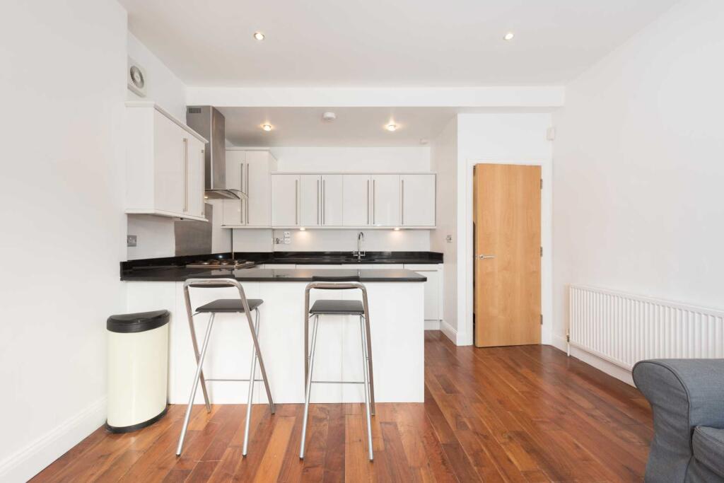 2 bed 1st Floor Flat for rent in Streatham. From Oliver Burn - Clapham