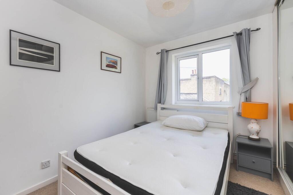 1 bed 1st Floor Flat for rent in Clapham. From Oliver Burn - Clapham