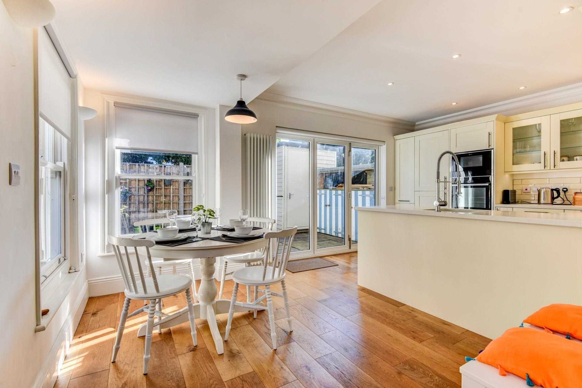 2 bed 1st Floor Flat for rent in Worthing. From Westbeach Properties Ltd