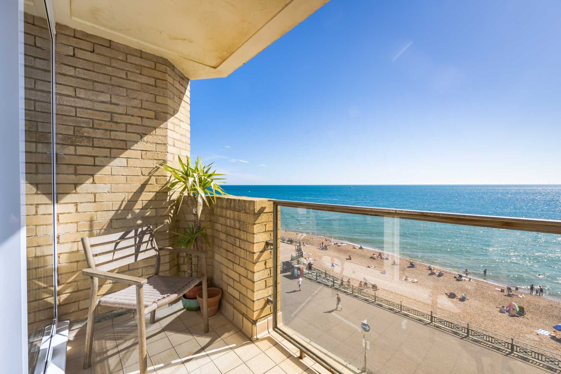 2 bed 1st Floor Flat for rent in Hove. From Westbeach Properties Ltd