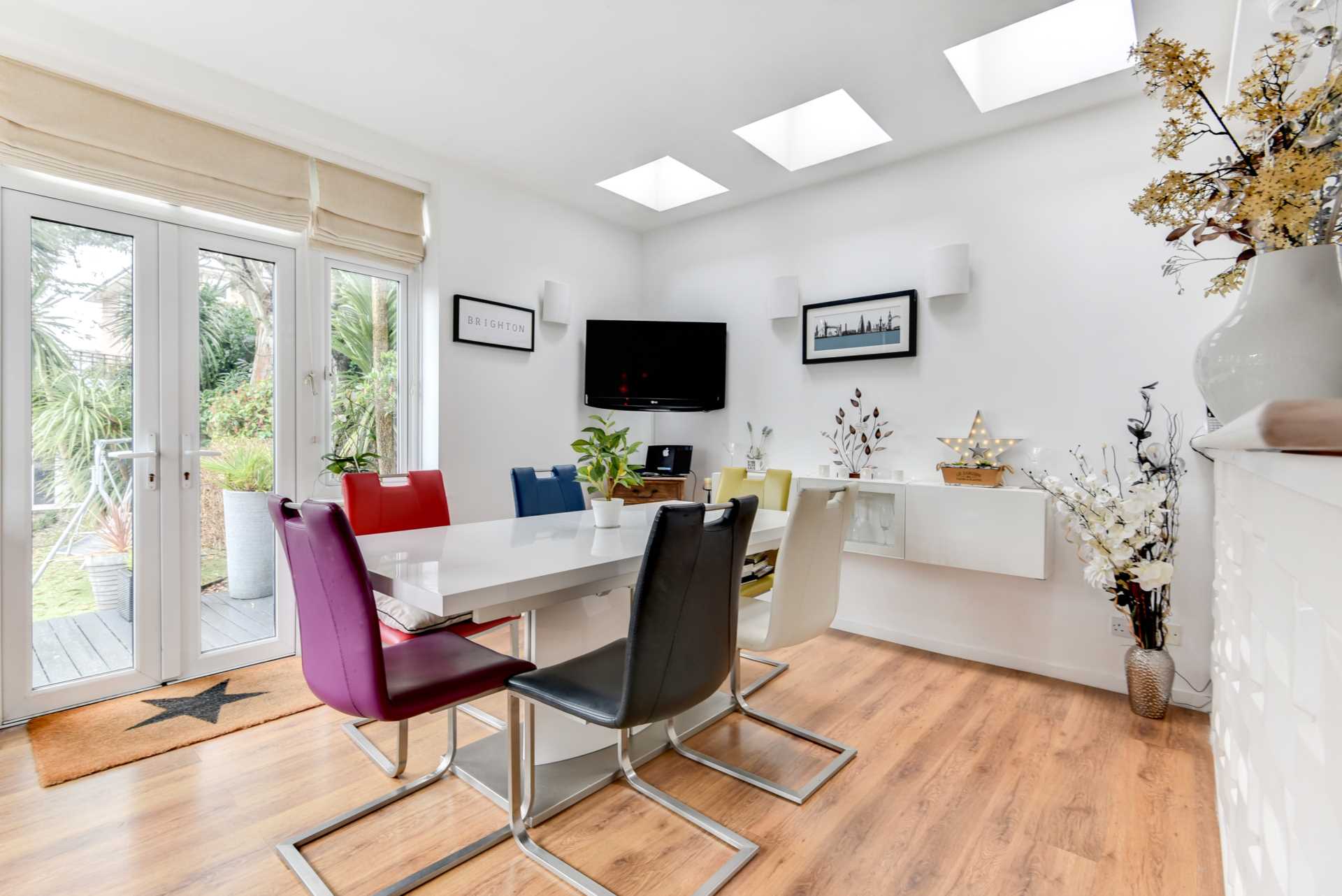 3 bed Semi Detached for rent in Hove. From Westbeach Properties Ltd 3 bed Semi Detached for rent in Hove. From Westbeach Properties Ltd