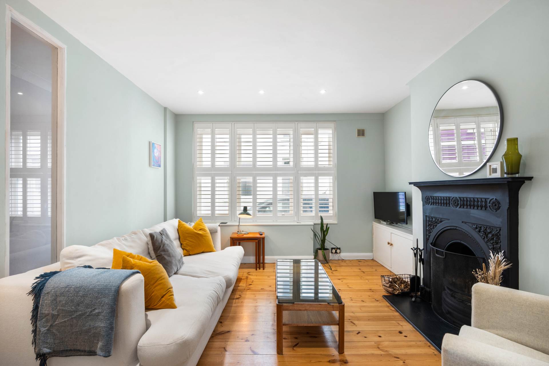 3 bed Mid Terraced House for rent in Hove. From Westbeach Properties Ltd 3 bed Mid Terraced House for rent in Hove. From Westbeach Properties Ltd