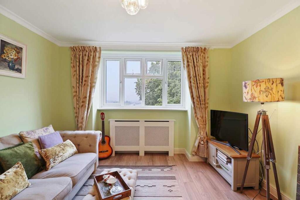 2 bed Flat for rent in London. From Property World Ltd