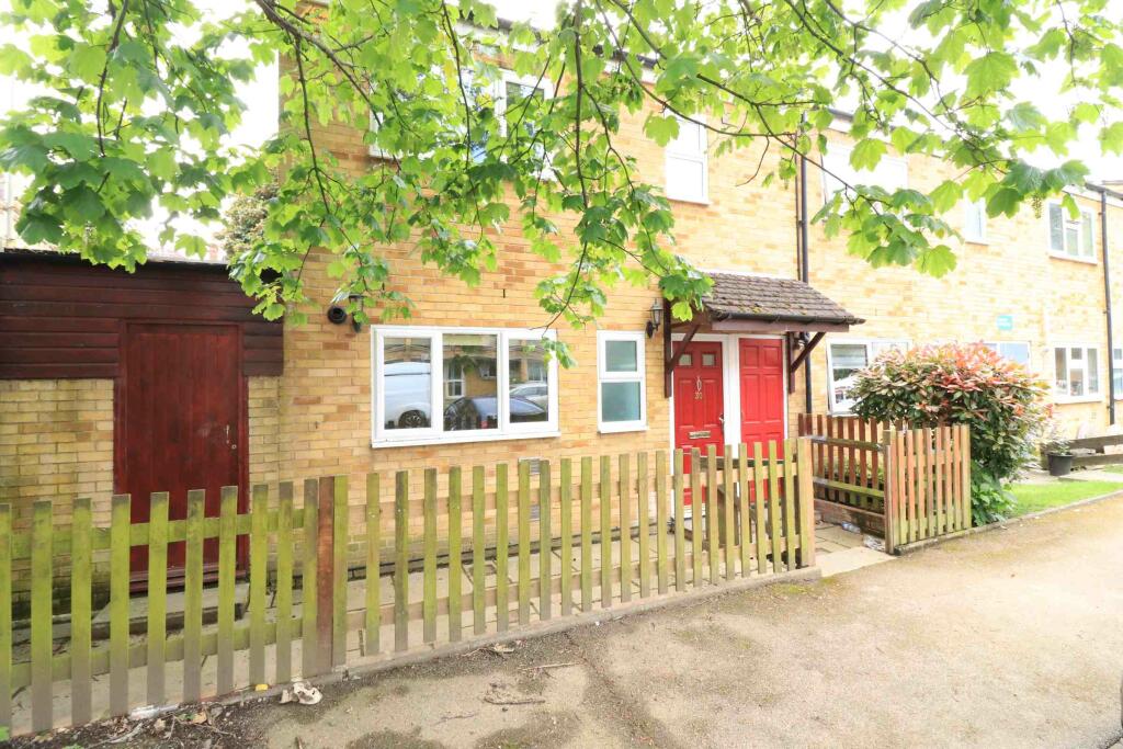 3 bed Detached House for rent in Penge. From Property World Ltd