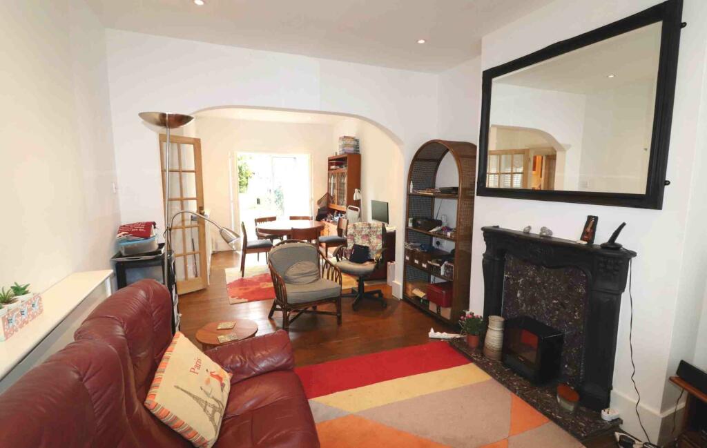 3 bed Detached House for rent in Penge. From Property World Ltd