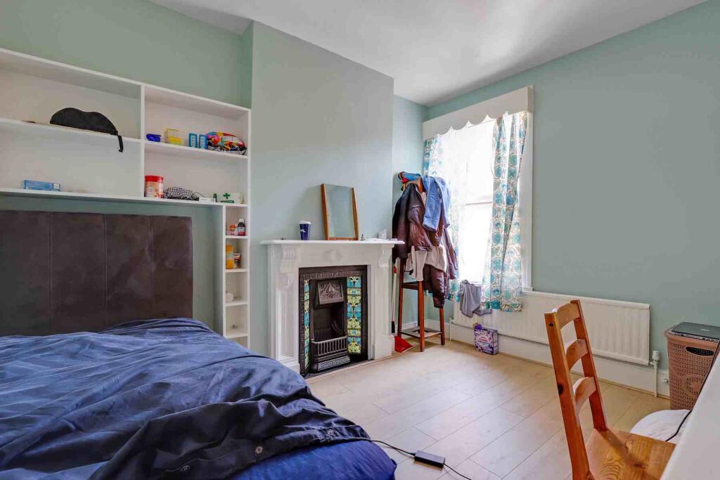 1 bed 1st Floor Flat for rent in Penge. From Property World Penge - London - Lettings