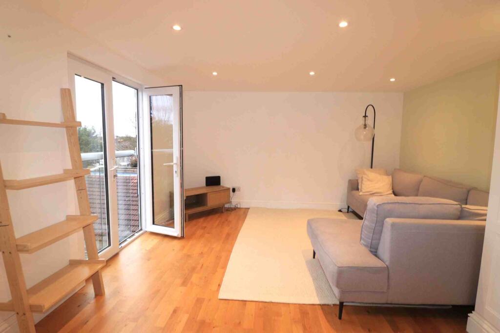 1 bed 1st Floor Flat for rent in London. From Property World Penge - London - Lettings