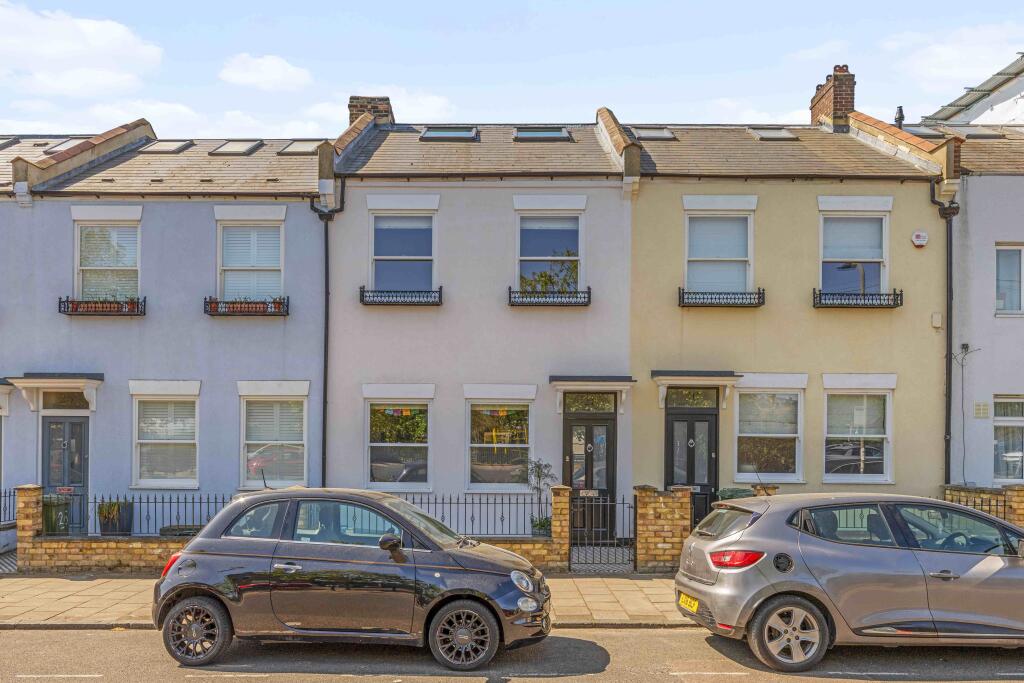 4 bed Detached for rent in Penge. From Property World Penge - London - Lettings 4 bed Detached for rent in Penge. From Property World Penge - London - Lettings
