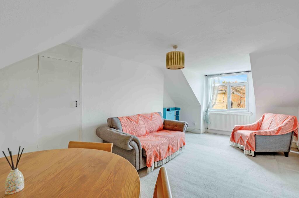 1 bed 1st Floor Flat for rent in Penge. From Property World Penge - London - Lettings