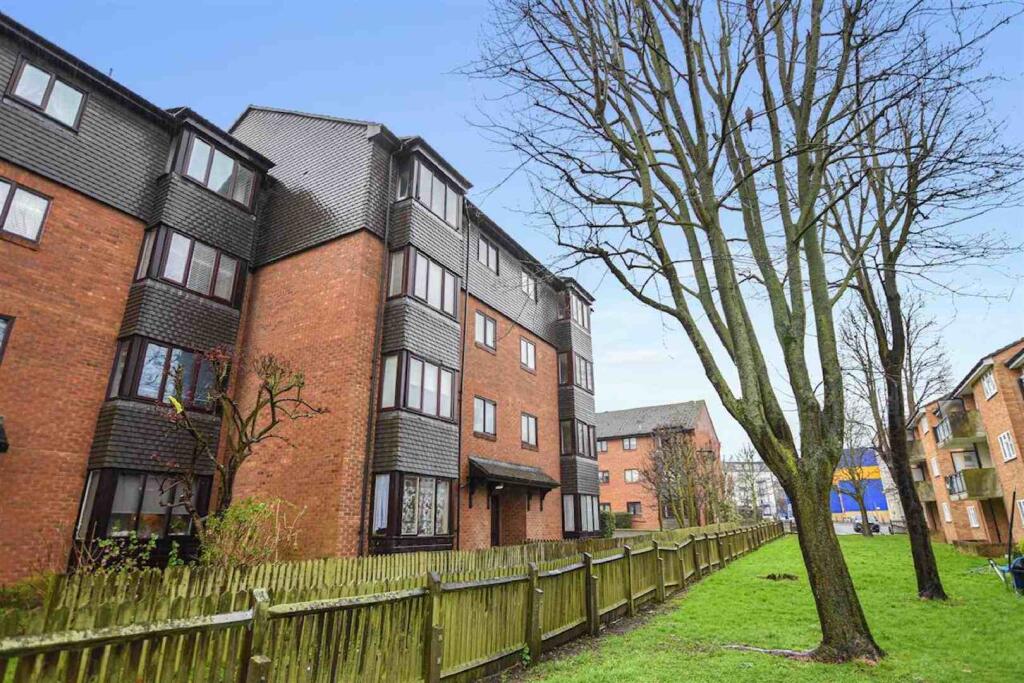 2 bed 1st Floor Flat for rent in Penge. From Property World Penge - London - Lettings