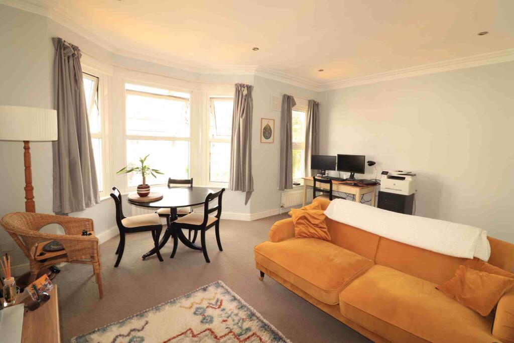 2 bed 1st Floor Flat for rent in Penge. From Property World Penge - London - Lettings