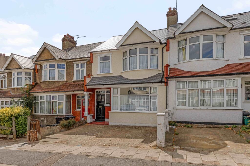 3 bed Mid Terraced House for rent in Penge. From Property World Penge - London - Lettings