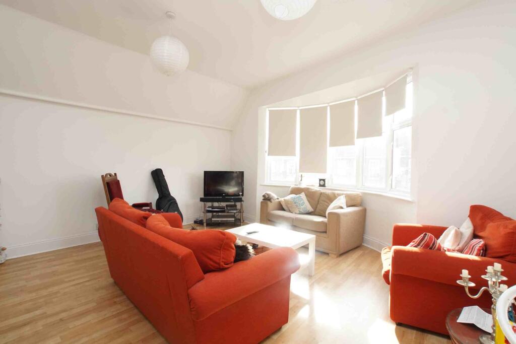 3 bed 1st Floor Flat for rent in Penge. From Property World Penge - London - Lettings 3 bed 1st Floor Flat for rent in Penge. From Property World Penge - London - Lettings