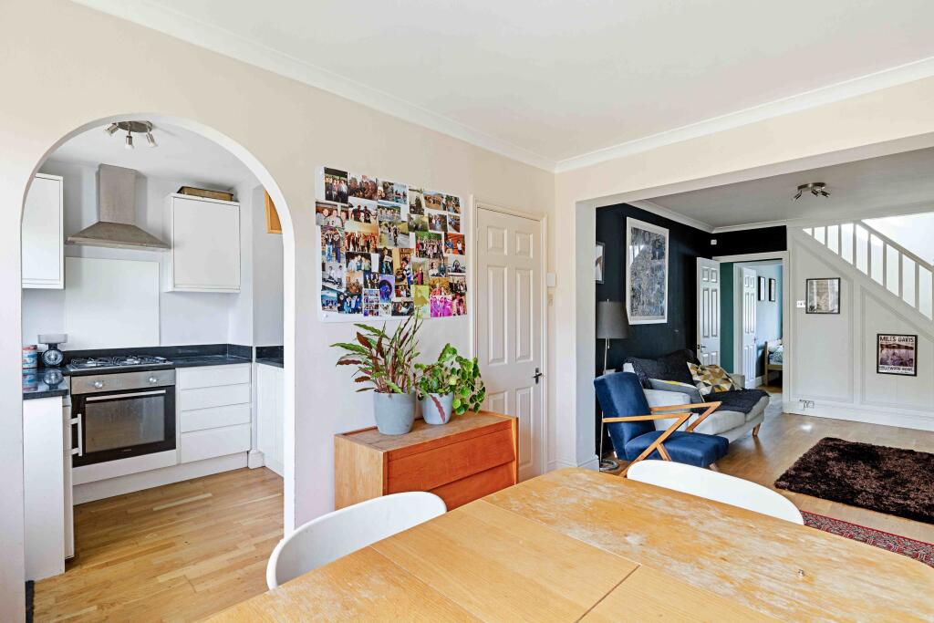 3 bed Detached for rent in Penge. From Property World Penge - London - Lettings