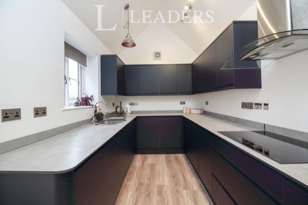 6 bed Mid Terraced House for rent in Worcester. From Leaders - Worcester