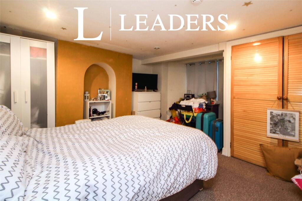 5 bed Mid Terraced House for rent in Upper Wick. From Leaders Sales - Worcester