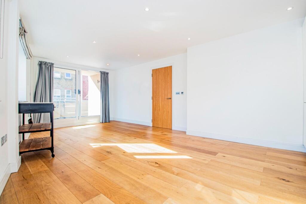 2 bed Detached for rent in London. From Hunters - Shoreditch