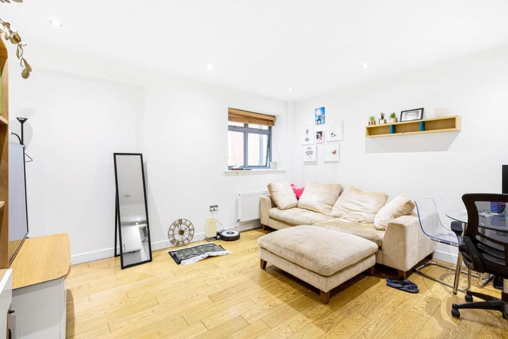 1 bed 1st Floor Flat for rent in London. From Hunters - Shoreditch