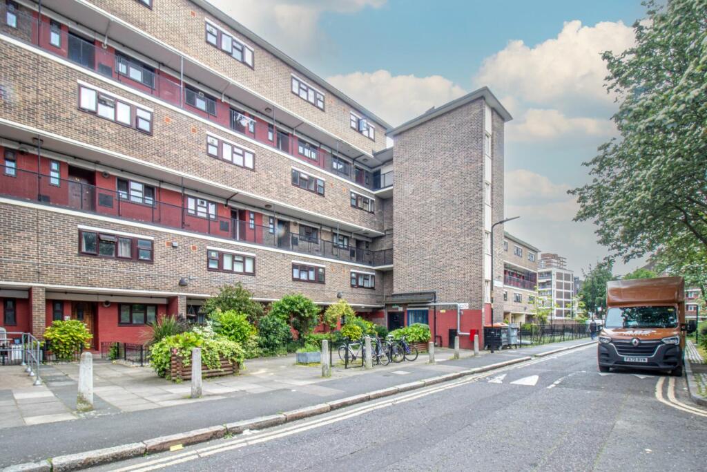 3 bed 1st Floor Flat for rent in London. From Hunters - Shoreditch