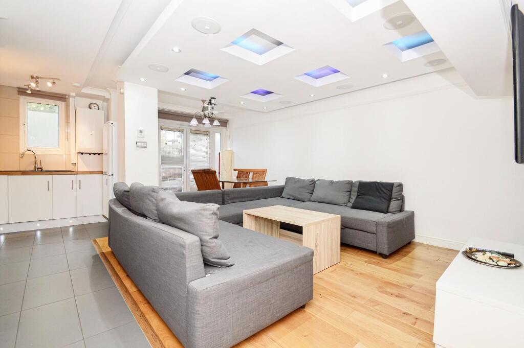 4 bed Annexe for rent in Stepney. From Hunters - Shoreditch 4 bed Annexe for rent in Stepney. From Hunters - Shoreditch