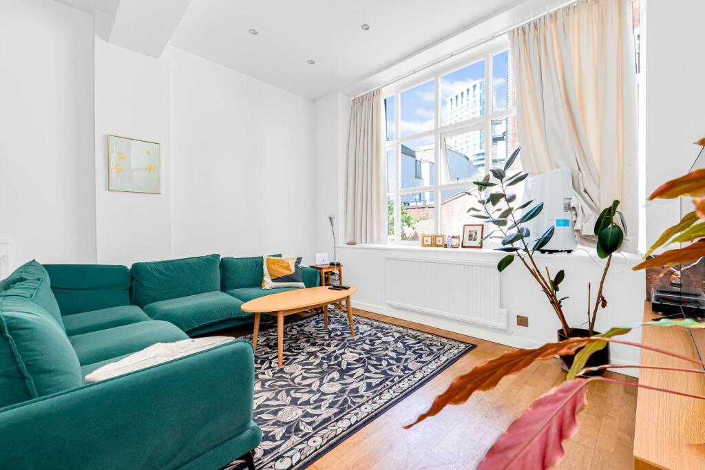 2 bed Duplex for rent in London. From Hunters - Shoreditch 2 bed Duplex for rent in London. From Hunters - Shoreditch