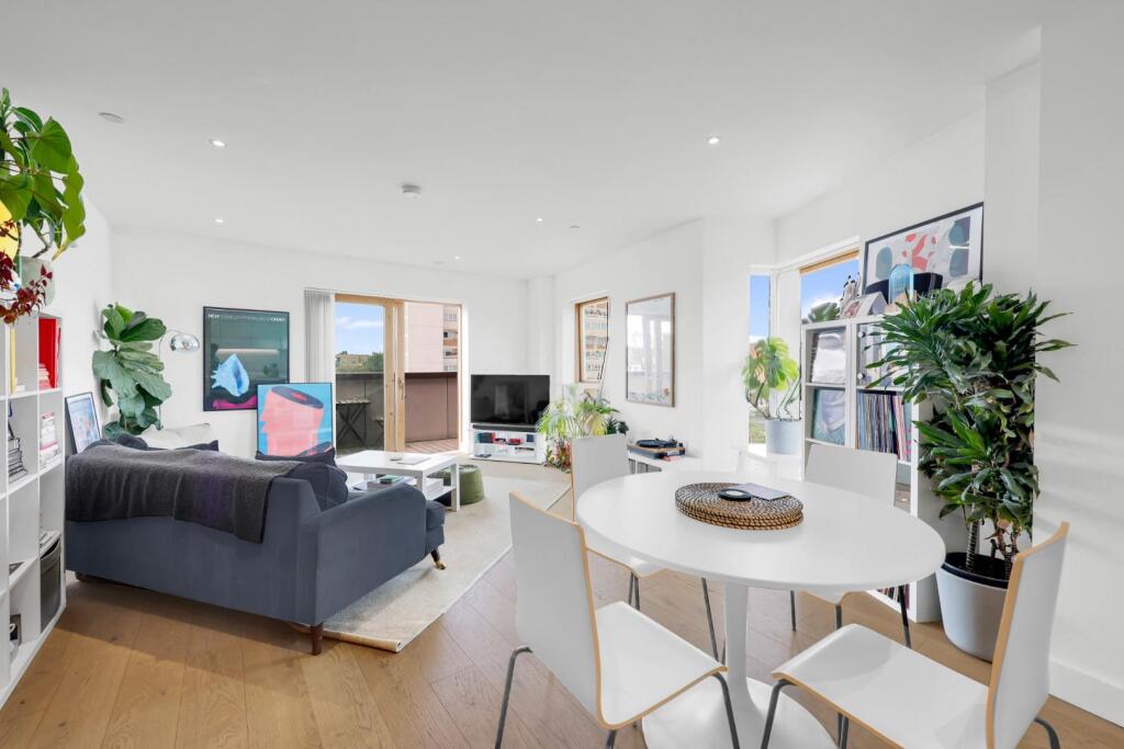 3 bed Apartment for rent in Bethnal Green. From Hunters - Shoreditch