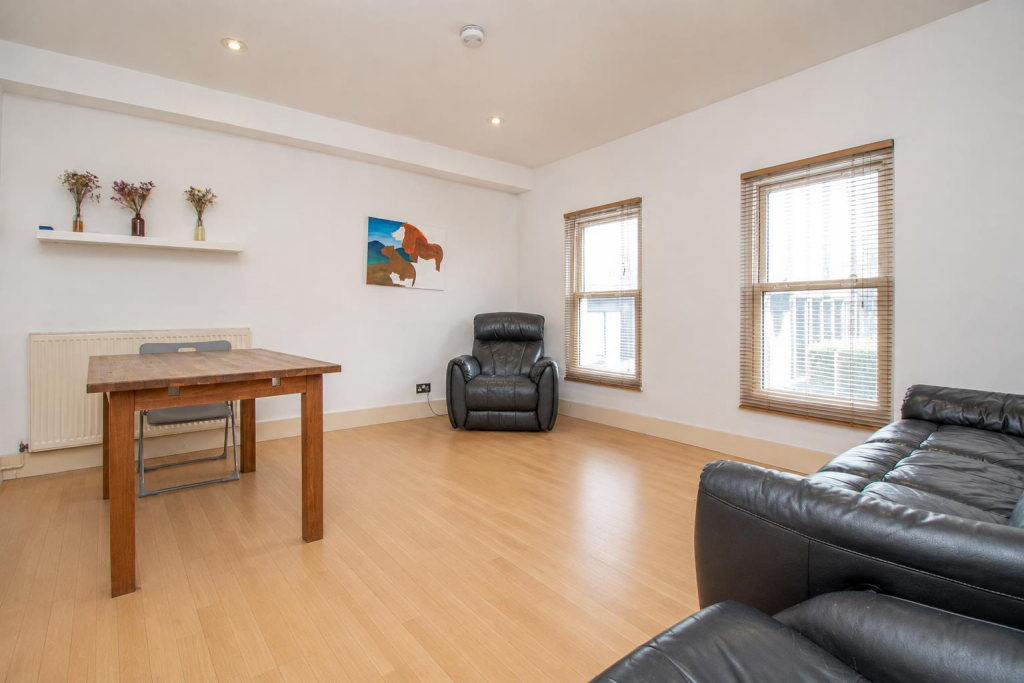 2 bed Annexe for rent in London. From Hunters - Shoreditch