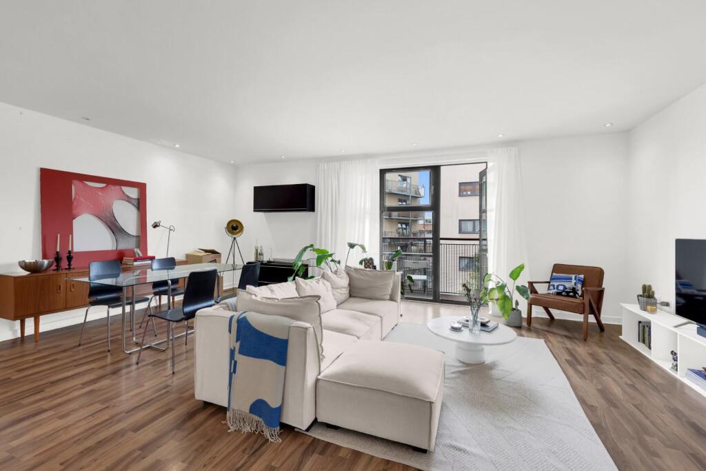 2 bed Apartment for rent in Poplar. From Hunters - Shoreditch