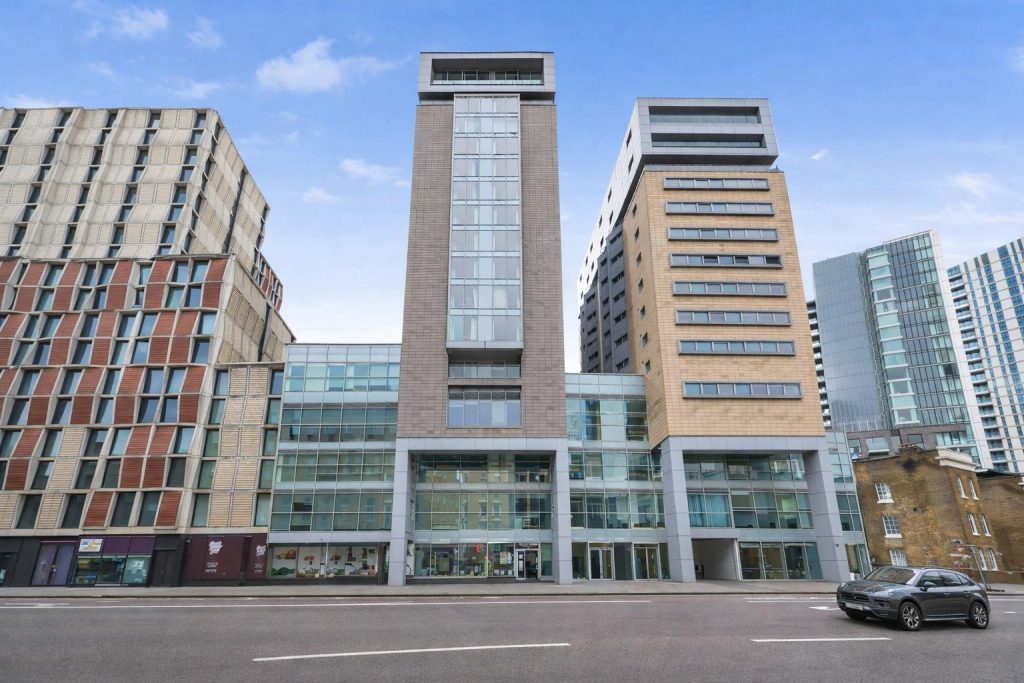 2 bed Penthouse for rent in London. From Hunters - Shoreditch