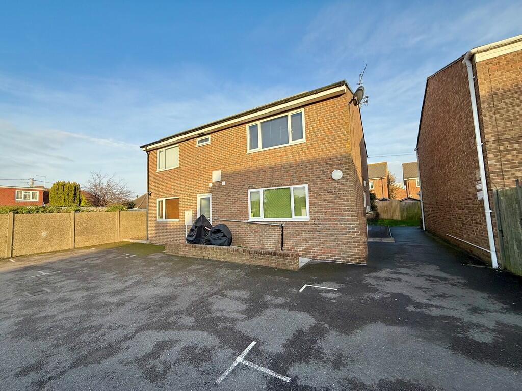 1 bed 1st Floor Flat for rent in Wick. From Hawke & Metcalfe - Rustington