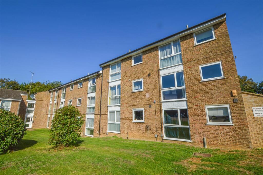 2 bed 1st Floor Flat for rent in Frogmore. From JW&Co - St Albans