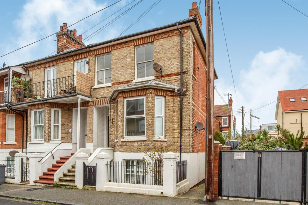 2 bed 1st Floor Flat for rent in Felixstowe. From Leaders - Felixtowe
