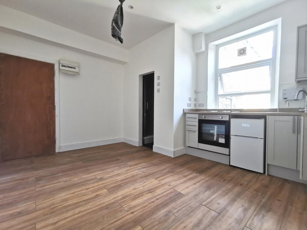 4 bed Studio for rent in Willesden. From Talbies - Whetstone 4 bed Studio for rent in Willesden. From Talbies - Whetstone