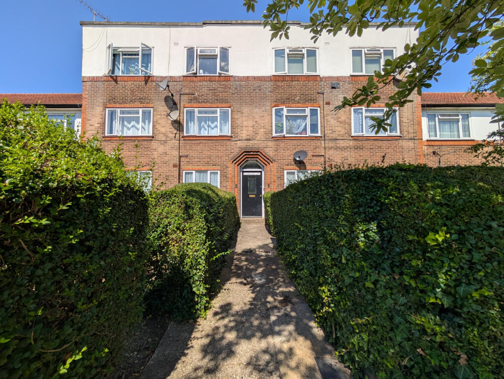 2 bed 1st Floor Flat for rent in Friern Barnet. From Talbies - Whetstone
