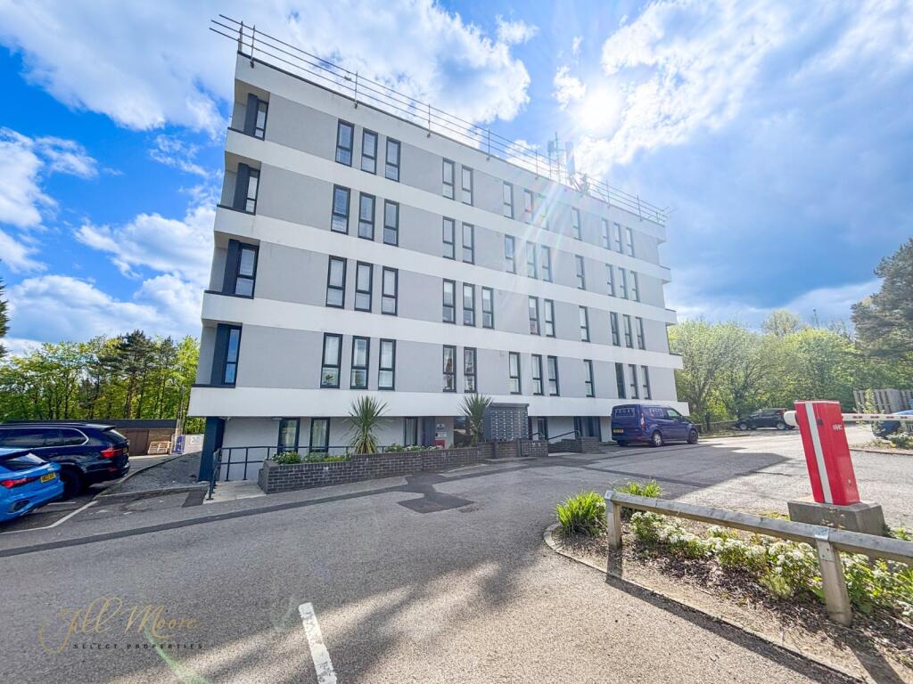 2 bed Apartment for rent in Springwell. From Jill Moore Select Properties - Washington