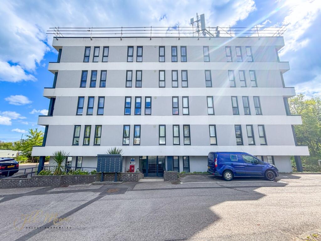 3 bed Apartment for rent in Springwell. From Jill Moore Select Properties - Washington