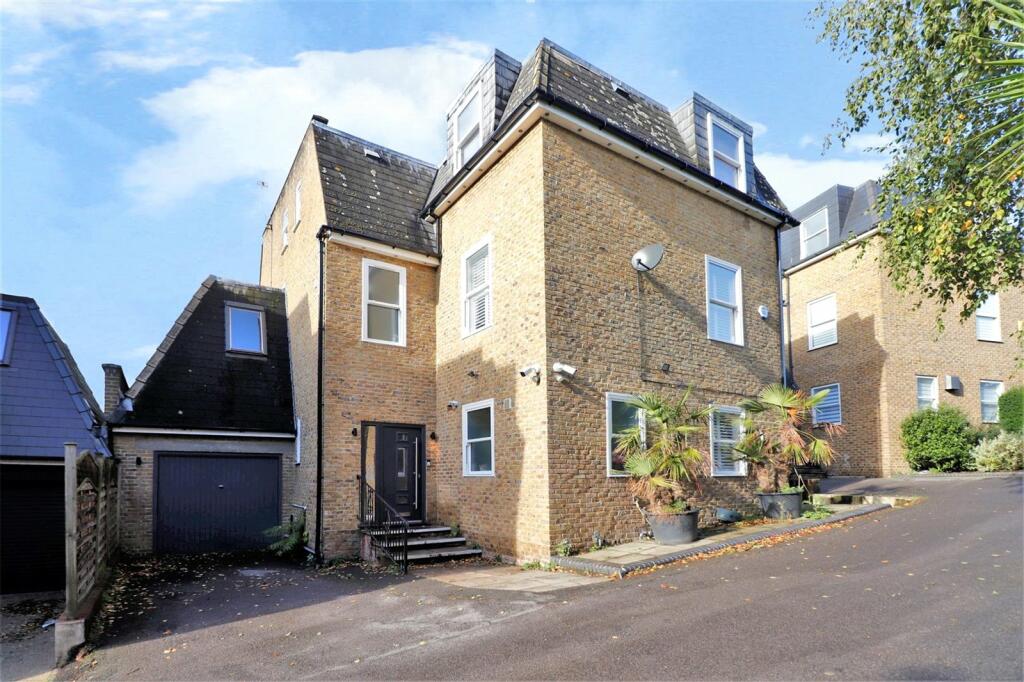4 bed Detached House for rent in Greenwich. From Anthony Martin Estate Agents Ltd - Bexley