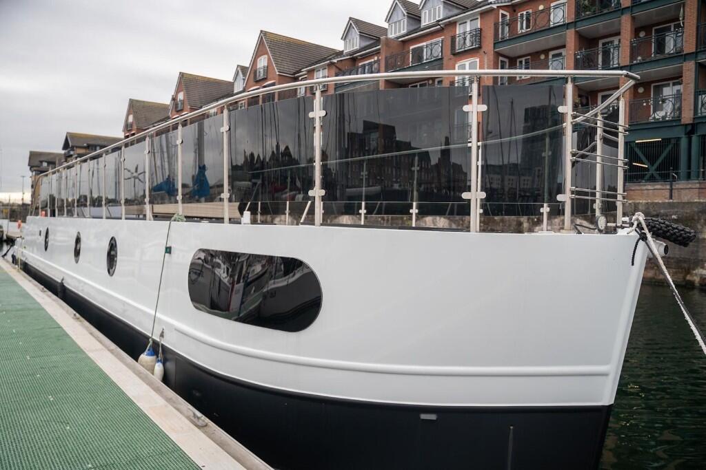 2 bed House Boat for rent in Liverpool. From Michele Webb Property Management - Liverpool 2 bed House Boat for rent in Liverpool. From Michele Webb Property Management - Liverpool