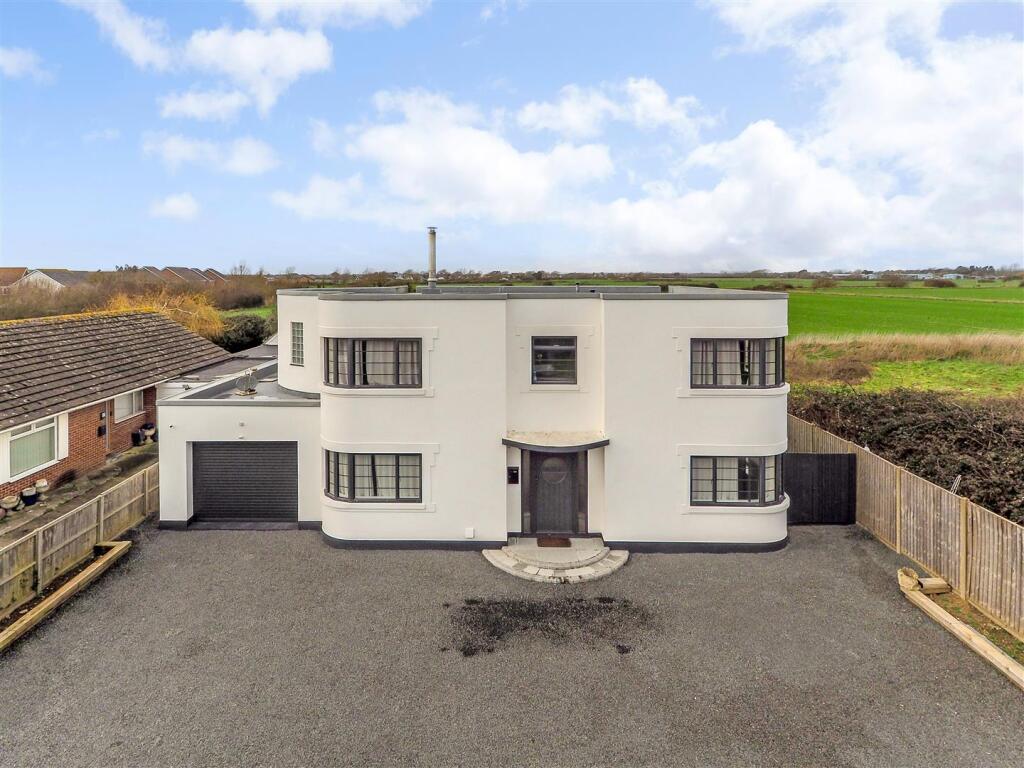 5 bed Detached for rent in Chichester. From Baileys - Chichester 5 bed Detached for rent in Chichester. From Baileys - Chichester