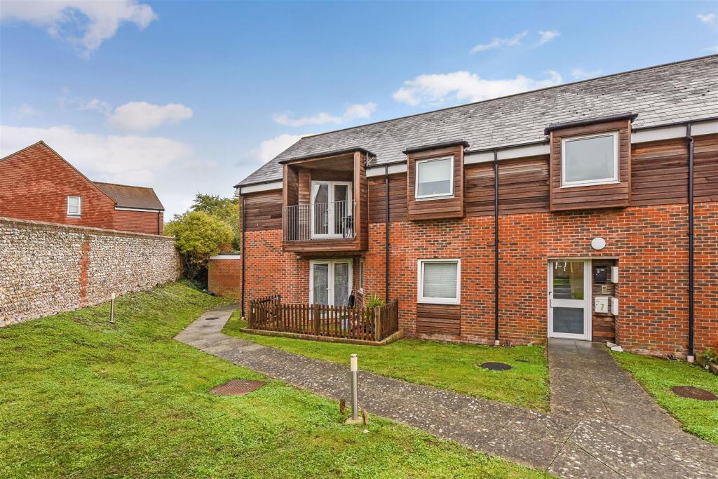 2 bed 1st Floor Flat for rent in Chichester. From Baileys - Chichester