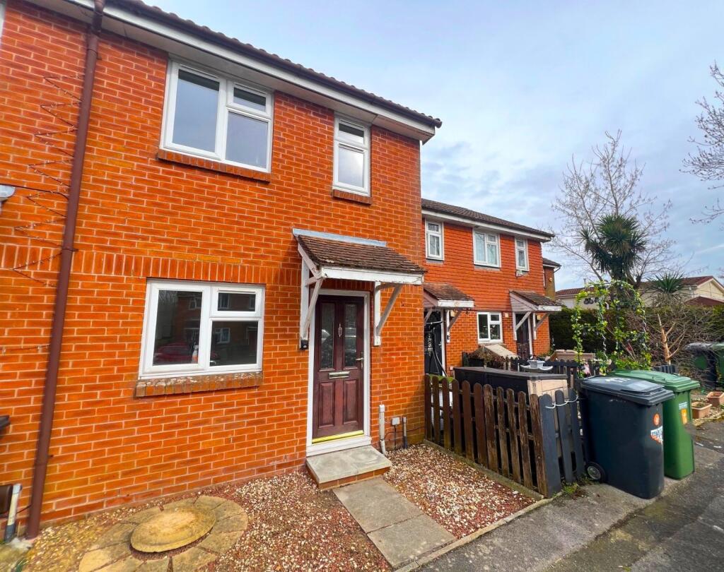 2 bed Mid Terraced House for rent in Southampton. From Beals - Bitterne